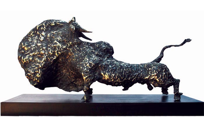 EL04  
Bull - III 
Bronze on Wood 
44 x 15 x 23.5 inches 
Unavailable (can be commissioned)