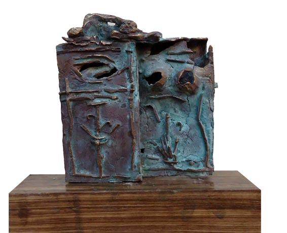 VA06 
Beyond - I 
Bronze 
8.5 x 2.5 x 9 inches 
Available